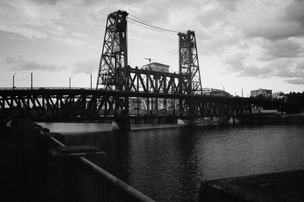Black-and-white photo of Steel Bridge in Portland, Oregon.